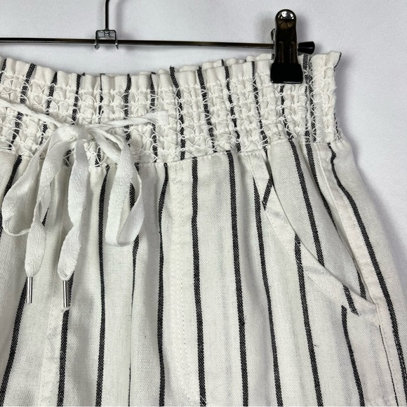 Forever 21 White & Black Stripe Smocked Waist High Rise Shorts S - Picture 3 of 5